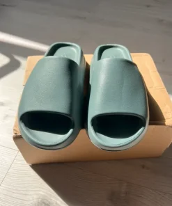 Yzy slide