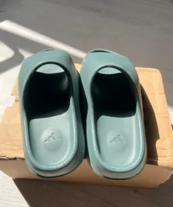 Yzy slide