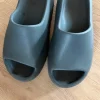 YZY slides