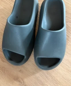 YZY slides