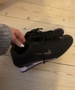 Z Nikewmns show z