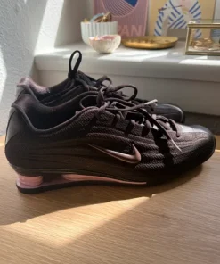 Z Nikewmns show z